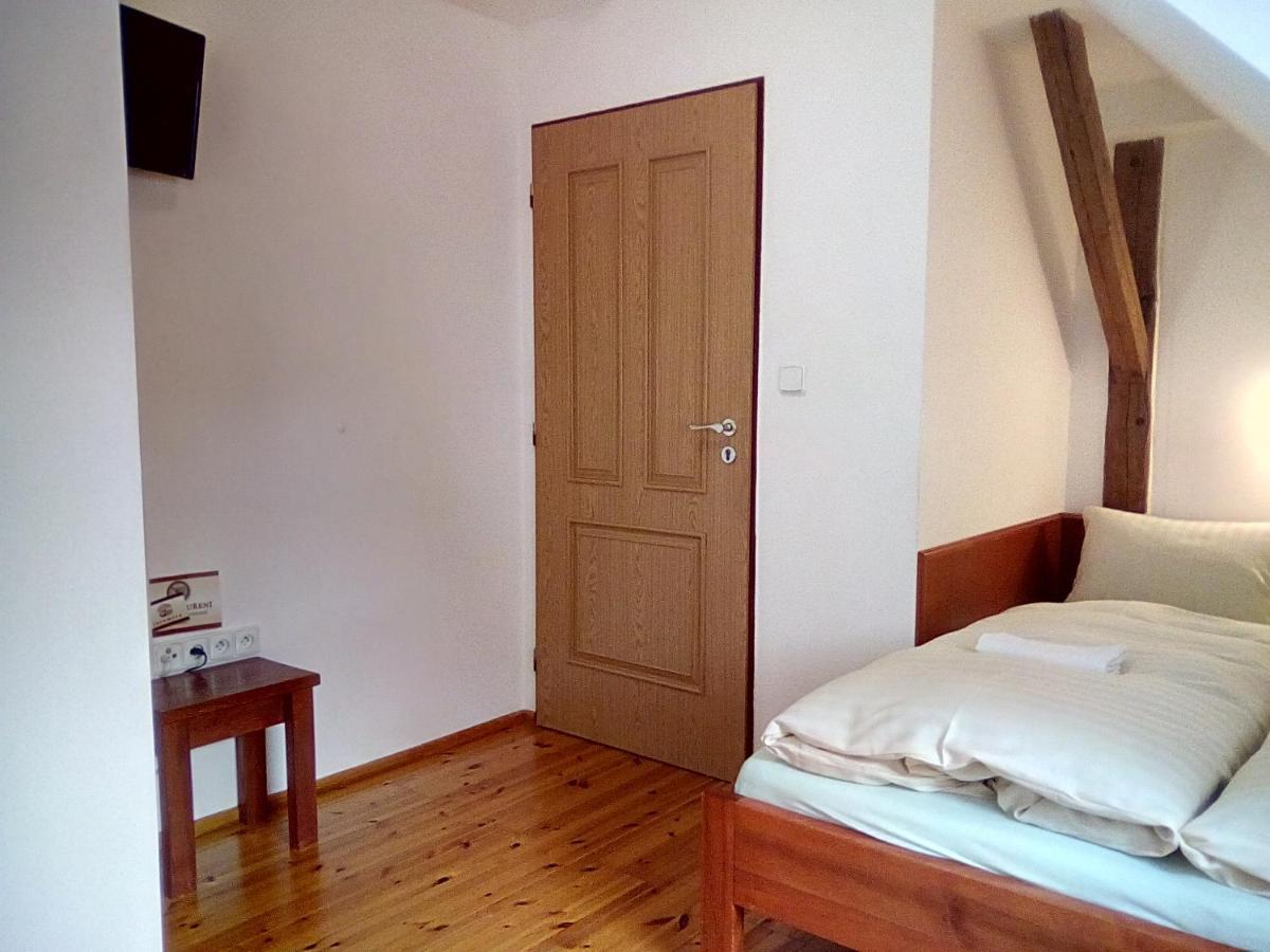 Hostinec U Janatu S Ubytovanim Cestin Exterior foto