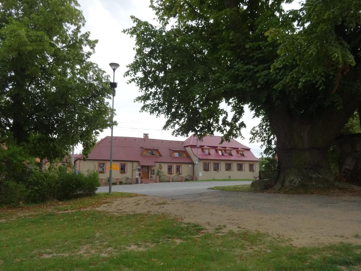 Hostinec U Janatu S Ubytovanim Cestin Exterior foto
