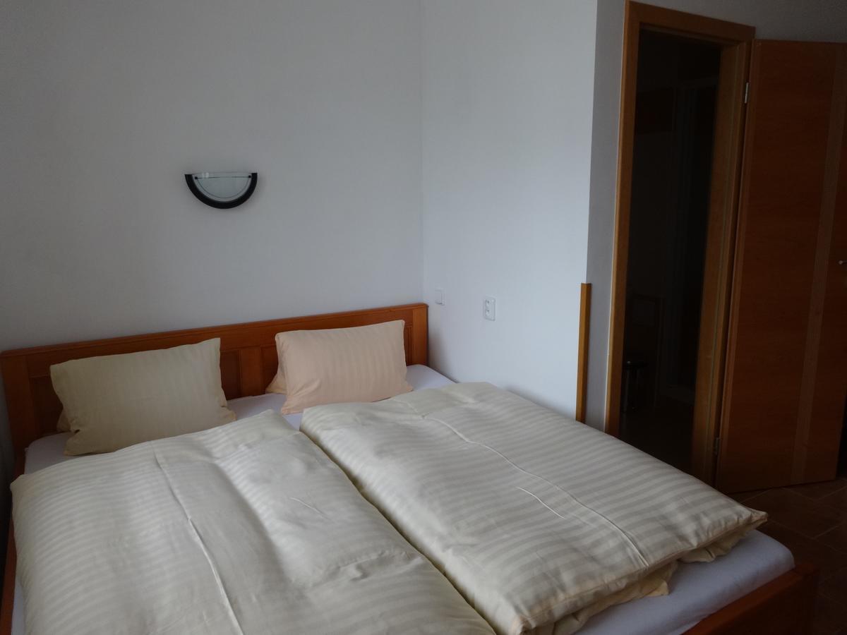 Hostinec U Janatu S Ubytovanim Cestin Zimmer foto