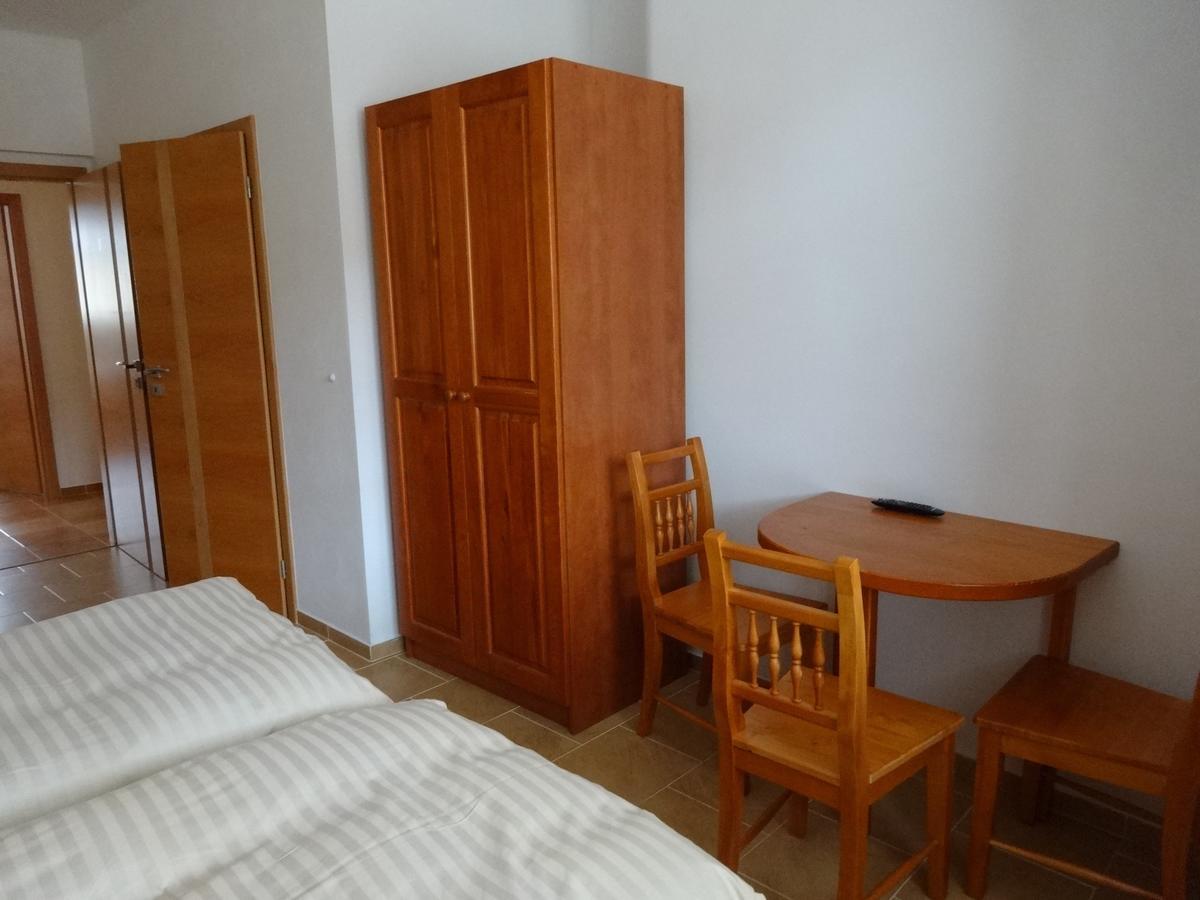 Hostinec U Janatu S Ubytovanim Cestin Zimmer foto