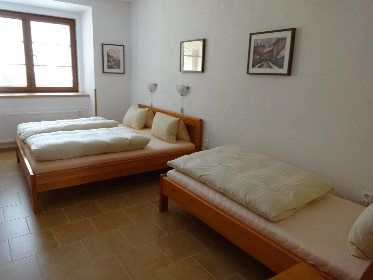 Hostinec U Janatu S Ubytovanim Cestin Zimmer foto