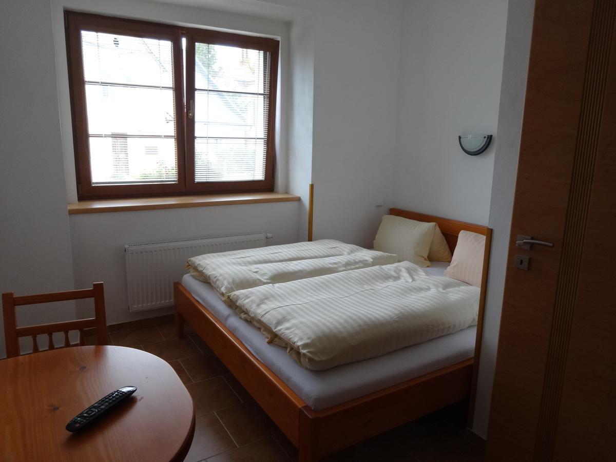 Hostinec U Janatu S Ubytovanim Cestin Zimmer foto
