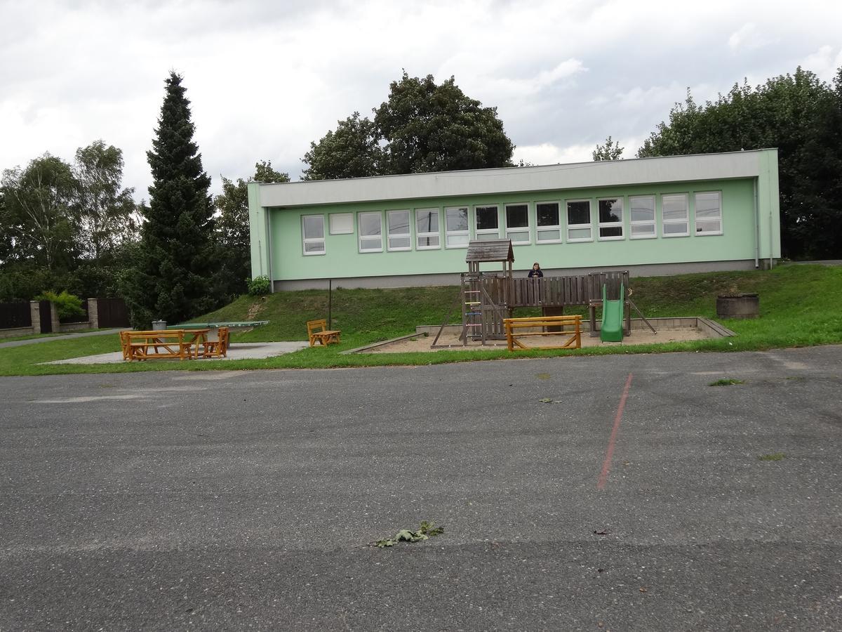 Hostinec U Janatu S Ubytovanim Cestin Exterior foto