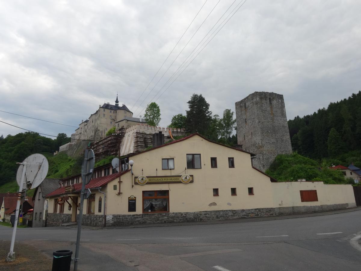 Hotel Hostinec U Janatu S Ubytovanim Cestin Exterior foto