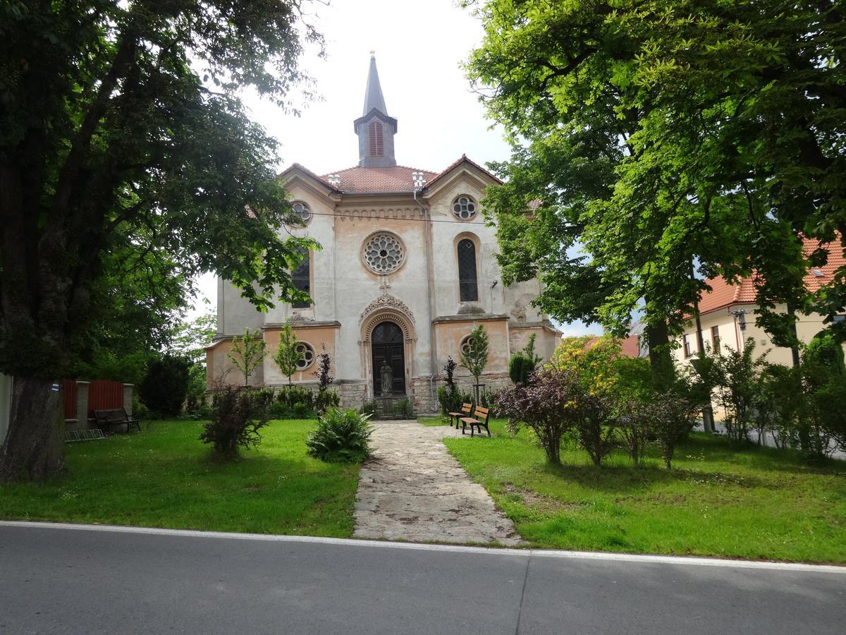 Hostinec U Janatu S Ubytovanim Cestin Exterior foto