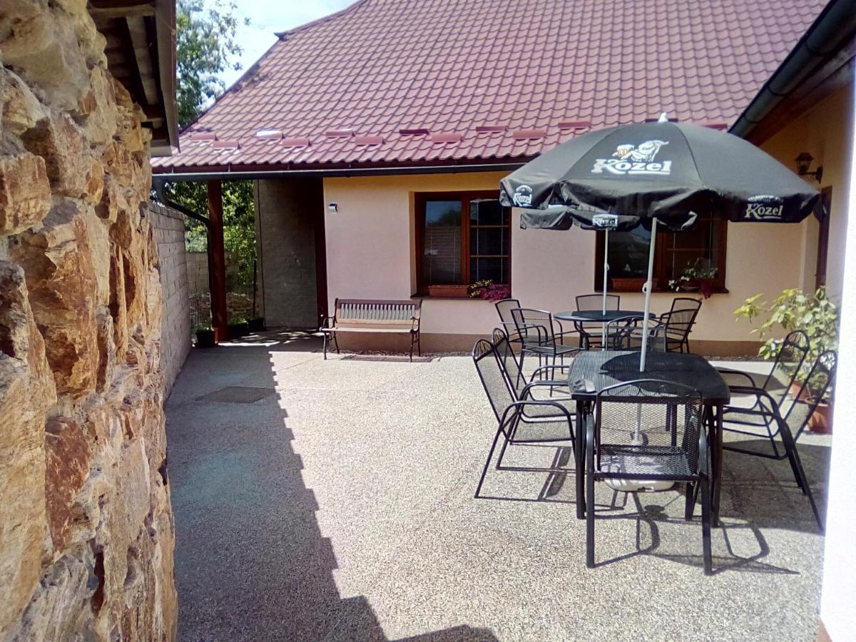 Hostinec U Janatu S Ubytovanim Cestin Exterior foto