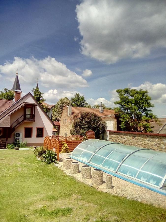 Hostinec U Janatu S Ubytovanim Cestin Exterior foto